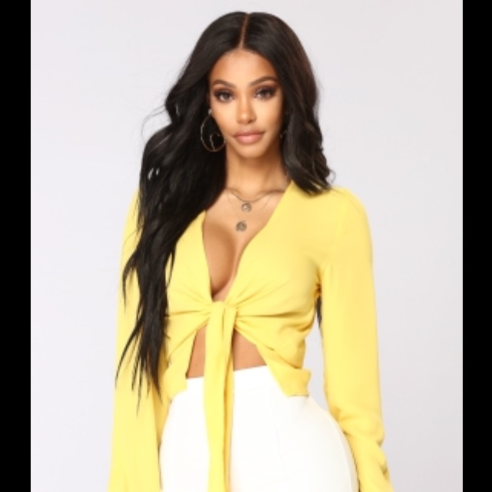 💛Fashion Nova Tie Front Top💛